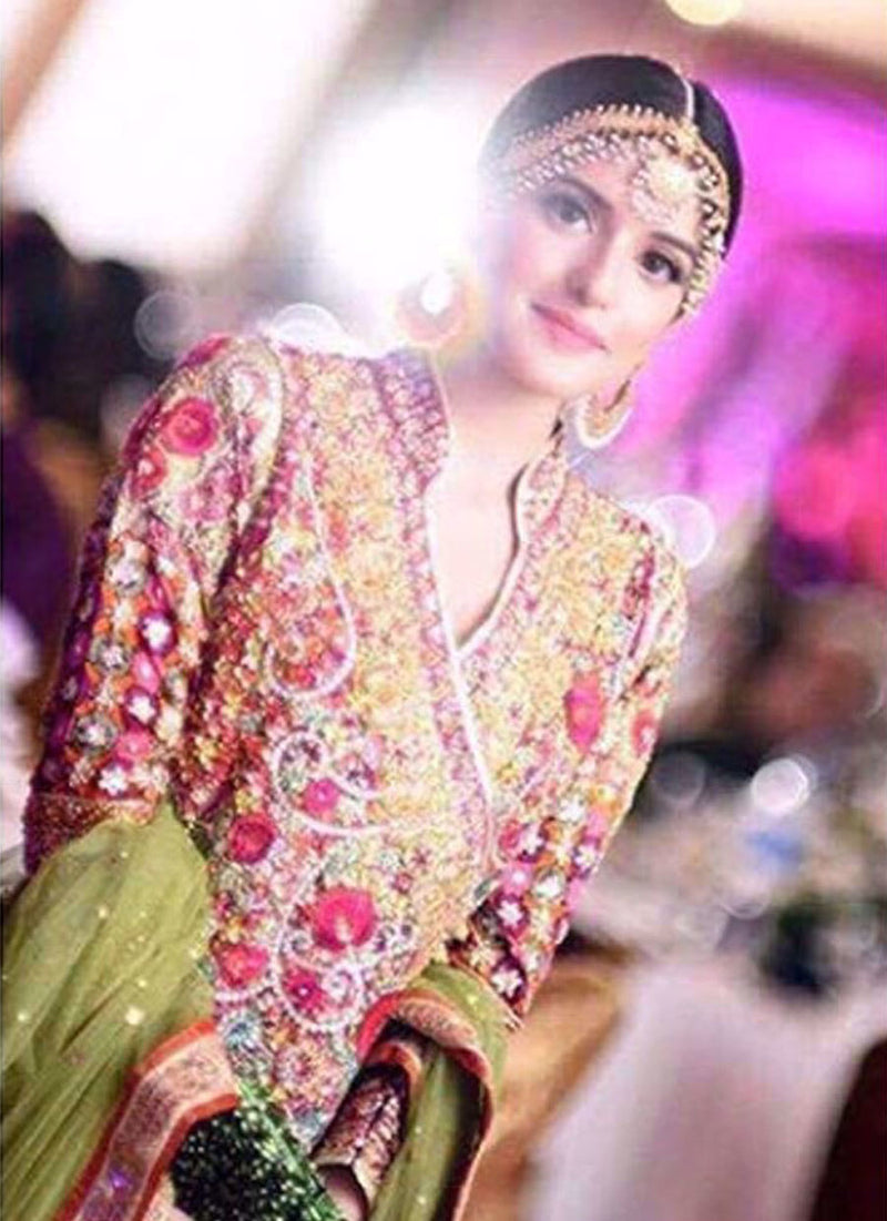 WE LOVE HOW GORGEOUS ANNA LOOKS IN A CLASSIC FARAH TALIB AZIZ ANGARKHA IN FESTIVE SHADES OF PINKS